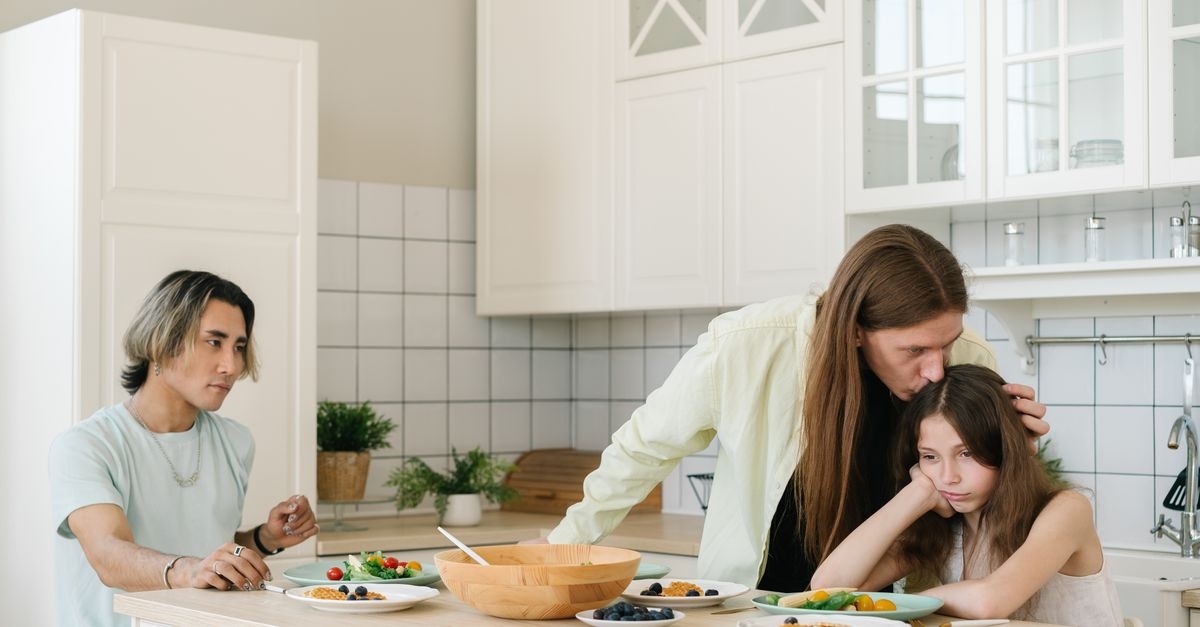 Zwischen Liebe und Familie: Wie du den Loyalitätskonflikt mit Partner und Eltern souverän löst