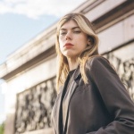 Stilvoll gestreckt: Die besten Blazer-Tipps für große Frauen