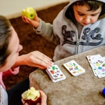 Wenn dein Kind keinen Spielkameraden findet: 10 einfühlsame Ideen für neue Freundschaften